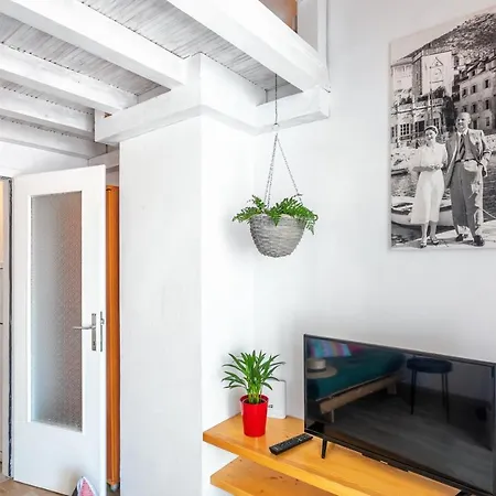 Charming Little Getaway - Hvar Apartment *
