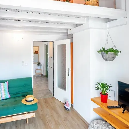 Charming Little Getaway - Hvar Apartment *